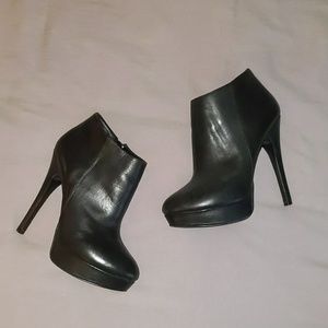 LIKE NEW Aldo leather booties